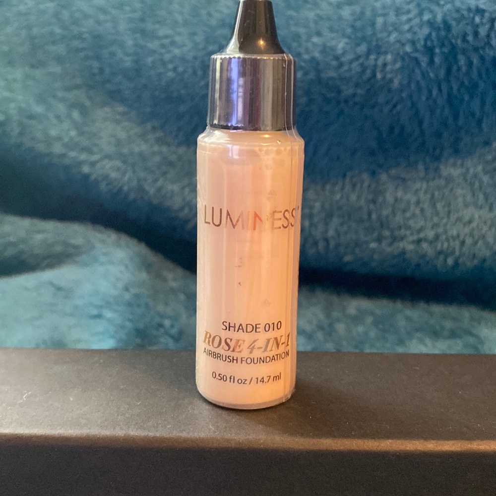 Luminess airbrush foundation shade 010 rose 4-in-1. Sealed new .50 Fl oz
